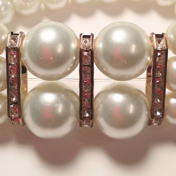 Three Strain Glass White Pearl Stretch Bracelet - Picture 3 of 4